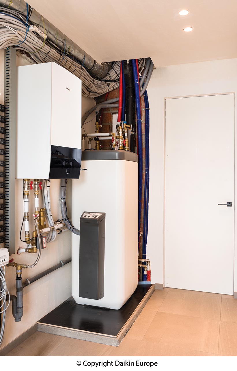 Gaiss ūdens siltumsūknis Daikin Altherma 3  EHBX08E9W ERGA08EVH7  ar dzesēšanas funkciju